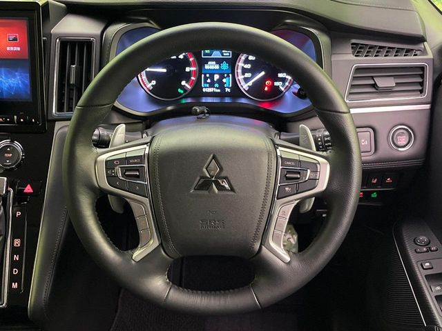 �y�����v�����X�e�A�����O�z�㎿�Ȋv���g�p���邱�ƂŁA��ɂ����������݂ƂĂ��^�]���₷���n���h���ł���