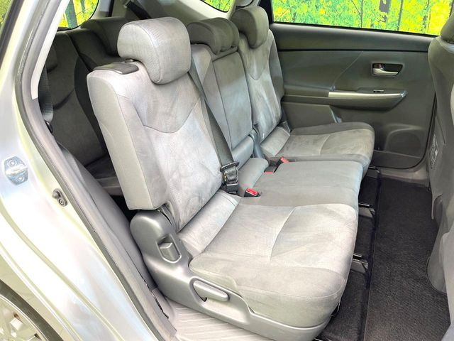 後部座席も気になるようなキズ・汚れやへたり等、大きなダメージはなく、良好な状態です。