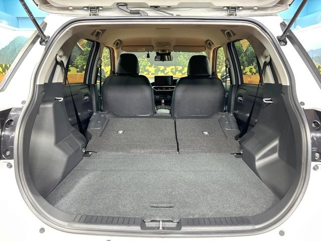 ���i�̂���������ʋ΁A���}���ɏ\���ȉ׎��X�y�[�X���m�ۂ��Ă���܂��B�Z�J���h�V�[�g��|���ƁA�傫�ȉו��̐ύڂ��\�ł���