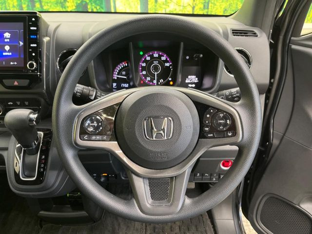 �y�z���_�Z���V���O�z���s���ɑO���̎ԗ�����F�����A�Փ˂������Ȏ��͌x��ƃu���[�L�ŏՓˉ���Ɣ�Q�y�����A�V�X�g�B�����S�Ƀh���C�u�����y���݂��������܂��B