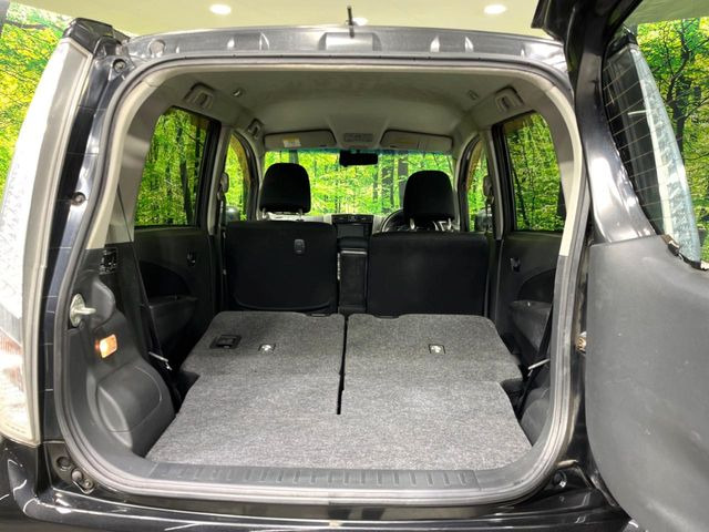 ���i�̂���������ʋ΁A���}���ɏ\���ȉ׎��X�y�[�X���m�ۂ��Ă���܂��B�Z�J���h�V�[�g��|���ƁA�傫�ȉו��̐ύڂ��\�ł���