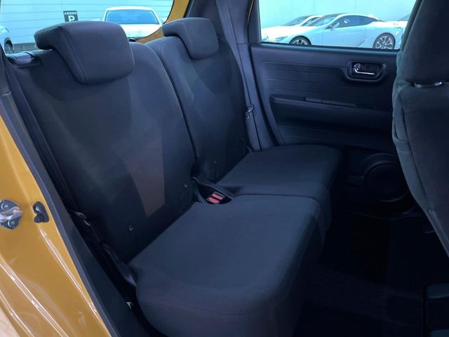 後部座席も気になるようなキズ・汚れやへたり等、大きなダメージはなく、良好な状態です。