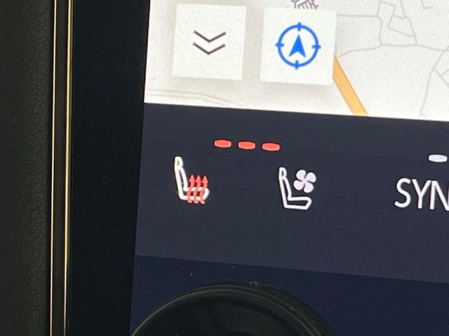 【シートベンチレーション】夏場は涼しい風でお尻や背中の熱やムレを防ぎ、冬はエアコンよりも早く温まってポカポカに!季節を問わず快適に過ごせます。