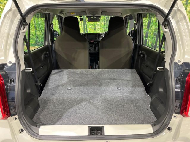 ���i�̂���������ʋ΁A���}���ɏ\���ȉ׎��X�y�[�X���m�ۂ��Ă���܂��B�Z�J���h�V�[�g��|���ƁA�傫�ȉו��̐ύڂ��\�ł���