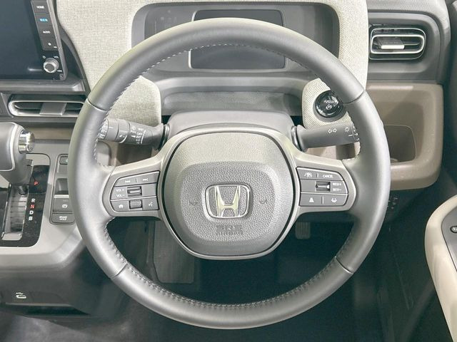 �y�����v�����X�e�A�����O�z�㎿�Ȋv���g�p���邱�ƂŁA��ɂ����������݂ƂĂ��^�]���₷���n���h���ł���