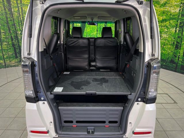 ���i�̂���������ʋ΁A���}���ɏ\���ȉ׎��X�y�[�X���m�ۂ��Ă���܂��B�Z�J���h�V�[�g��|���ƁA�傫�ȉו��̐ύڂ��\�ł���