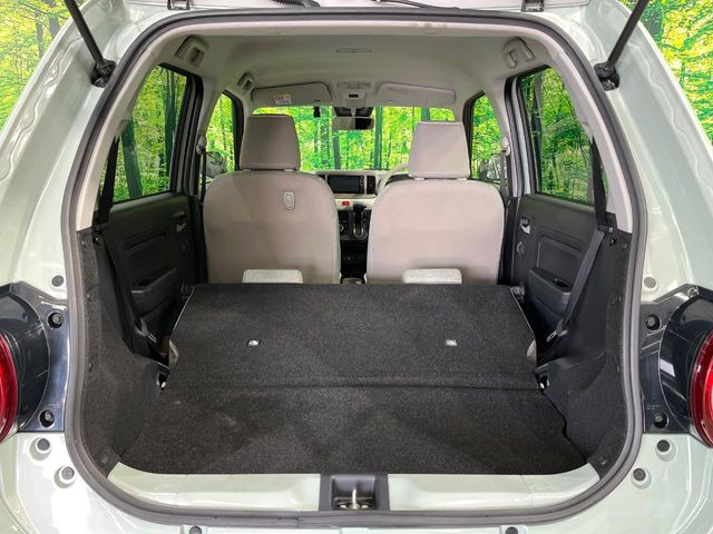 ���i�̂���������ʋ΁A���}���ɏ\���ȉ׎��X�y�[�X���m�ۂ��Ă���܂��B�Z�J���h�V�[�g��|���ƁA�傫�ȉו��̐ύڂ��\�ł���