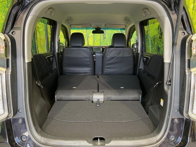 ���i�̂���������ʋ΁A���}���ɏ\���ȉ׎��X�y�[�X���m�ۂ��Ă���܂��B�Z�J���h�V�[�g��|���ƁA�傫�ȉו��̐ύڂ��\�ł���