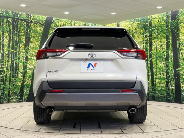 安心の最長10年・走行無制限保証(有償)をご用意。保証内容も充実はもちろん、無料点検&オイル交換や、年中無休の全国・24時間ロードサービスも付帯されておりますのでご安心下さい。