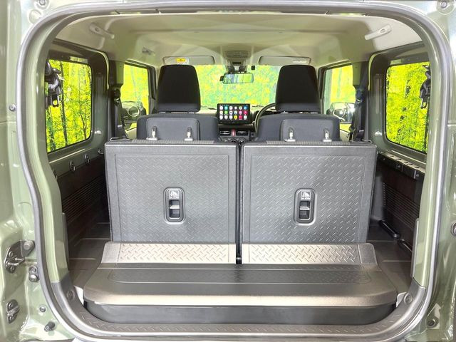 ���i�̂���������ʋ΁A���}���ɏ\���ȉ׎��X�y�[�X���m�ۂ��Ă���܂��B�Z�J���h�V�[�g��|���ƁA�傫�ȉו��̐ύڂ��\�ł���