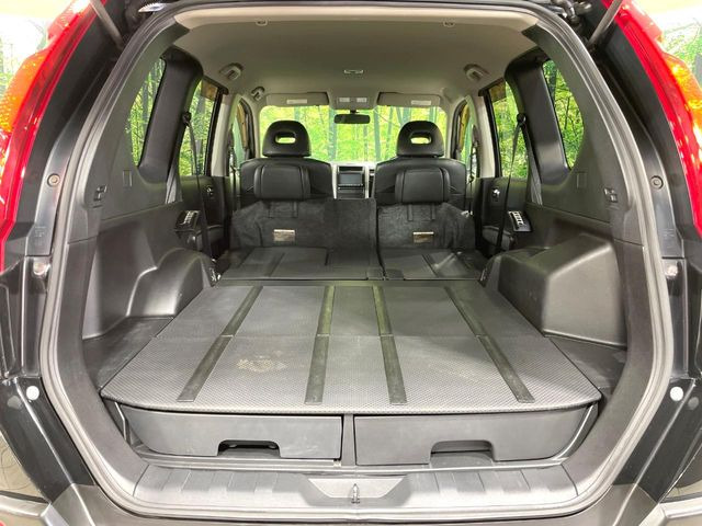 ���i�̂���������ʋ΁A���}���ɏ\���ȉ׎��X�y�[�X���m�ۂ��Ă���܂��B�Z�J���h�V�[�g��|���ƁA�傫�ȉו��̐ύڂ��\�ł���