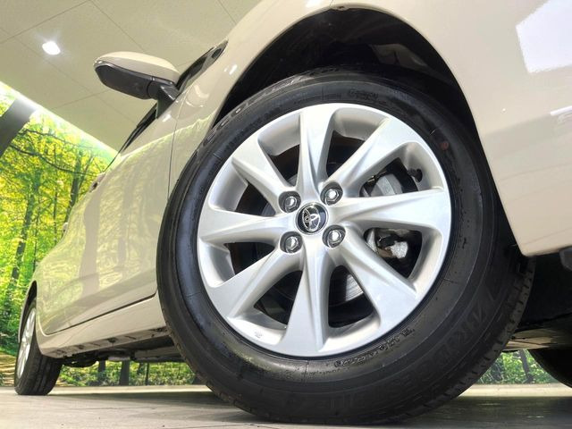 【純正15インチアルミホイール】外観にマッチした純正アルミホイールを装着しております。各種社外アルミホイールや、スタッドレスタイヤも取扱いしております。是非ご相談ください♪