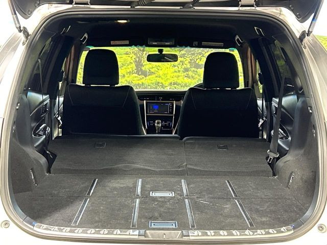 ���i�̂���������ʋ΁A���}���ɏ\���ȉ׎��X�y�[�X���m�ۂ��Ă���܂��B�Z�J���h�V�[�g��|���ƁA�傫�ȉו��̐ύڂ��\�ł���