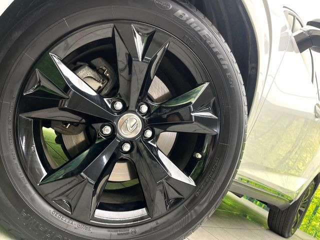 �y����18�C���`�A���~�z�C�[���z�O�ςɃ}�b�`���������A���~�z�C�[���𑕒����Ă���܂��B�e��ЊO�A���~�z�C�[����A�X�^�b�h���X�^�C�����戵�����Ă���܂��B���񂲑��k����������