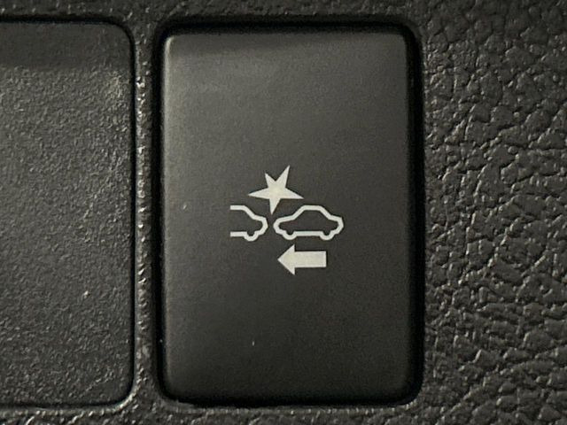 �y�v���N���b�V���Z�[�t�e�B�z�O���̎ԗ��������m���A�Փ˂������Ȏ��͌x��Œ��ӂ𑣂��A�u���[�L�𓥂ޗ͂��T�|�[�g�B�u���[�L�𓥂߂Ȃ������ꍇ�͏Փ˔�Q�y���u���[�L���쓮�A�Փˉ�����T�|�[�g���܂��B