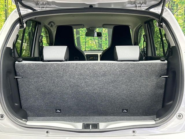 ���i�̂���������ʋ΁A���}���ɏ\���ȉ׎��X�y�[�X���m�ۂ��Ă���܂��B�Z�J���h�V�[�g��|���ƁA�傫�ȉו��̐ύڂ��\�ł���