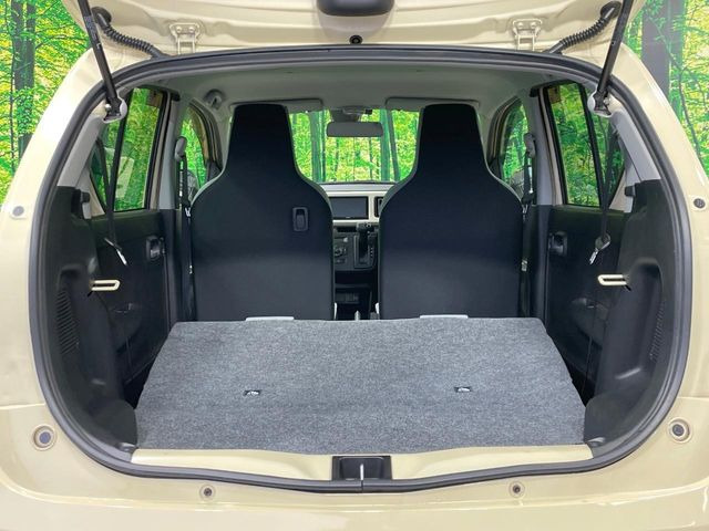 ���i�̂���������ʋ΁A���}���ɏ\���ȉ׎��X�y�[�X���m�ۂ��Ă���܂��B�Z�J���h�V�[�g��|���ƁA�傫�ȉו��̐ύڂ��\�ł���