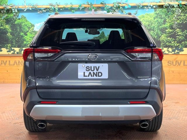 安心の最長10年・走行無制限保証(有償)をご用意。保証内容も充実はもちろん、無料点検&オイル交換や、年中無休の全国・24時間ロードサービスも付帯されておりますのでご安心下さい。