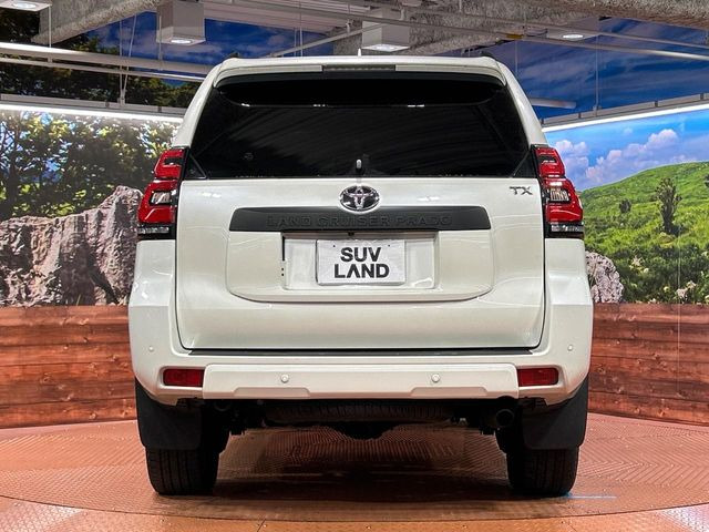 高透明度のガラス皮膜で撥水はもちろん、上質なツヤ・光沢を実現。紫外線や酸性雨から大切な愛車を保護し、色あせ・劣化を防止。「弾スプラッシュコート」、「弾プリミッサコート」からお選びいただけます。