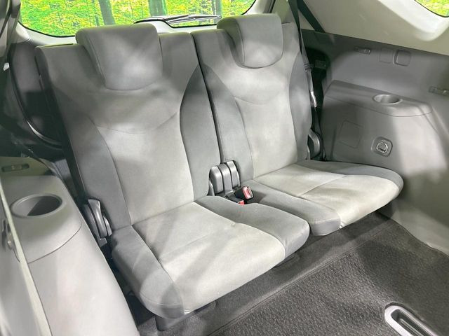 3列目シートはもちろん状態良好☆大人でもゆったりと座って頂けますので、大人数でのお出かけもラクラクです♪ご家族で、気の知れた仲間で、ドライブに行くのが楽しみですね♪