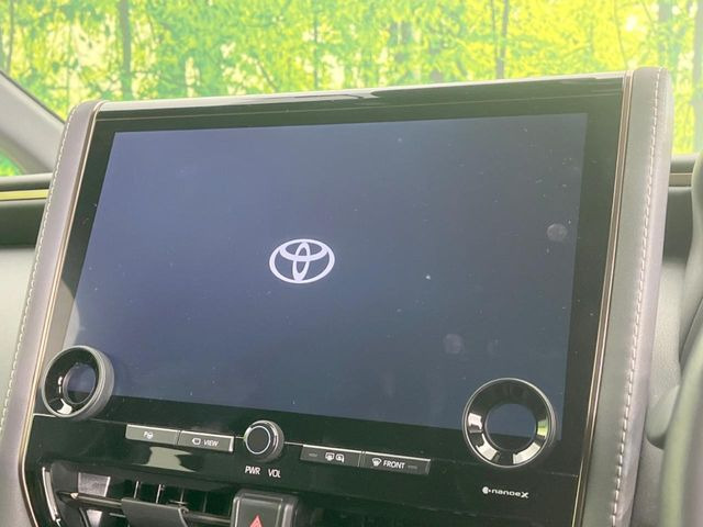 【純正ナビ】人気の純正ナビを装備しております。ナビの使いやすさはもちろん、オーディオ機能も充実!キャンプや旅行はもちろん、通勤や買い物など普段のドライブも楽しくなるはず♪