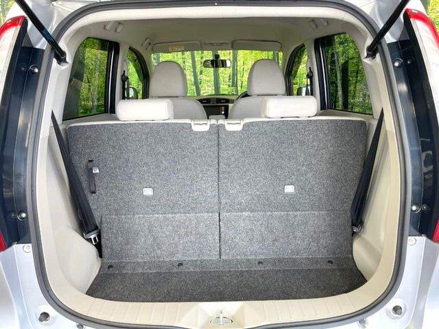 ���i�̂���������ʋ΁A���}���ɏ\���ȉ׎��X�y�[�X���m�ۂ��Ă���܂��B�Z�J���h�V�[�g��|���ƁA�傫�ȉו��̐ύڂ��\�ł���