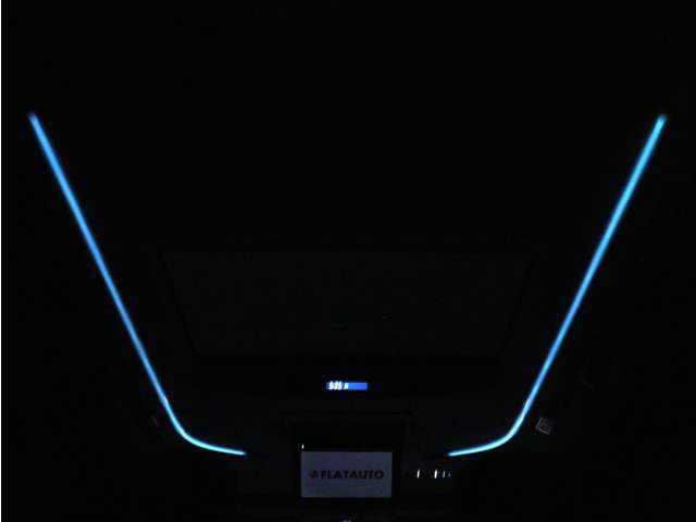 夜間に室内を照らしてくれるルームライトです