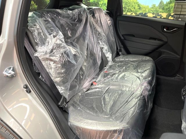 ���i���ȃI���W�i���t���A�}�b�g���I�v�V�����ɂĂ��p�ӂ��Ă���܂��B���D���ȃf�U�C����J���[�����Ԃɍ��킹�đI��ł����������Ƃ��ł��܂���