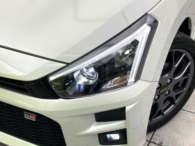 �yLED�w�b�h���C�g�z���V����ԑ��s�����ǍD�Ȏ��E���m�ۂ����S���ĉ^�]�ł��鍂�P�xLED�w�b�h���C�g�𑕔�!�_�����x�������A����d�͂��}�����Ă��܂��B