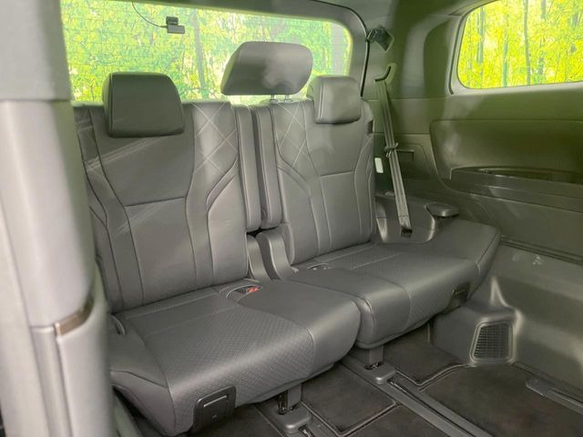 3列目シートはもちろん状態良好☆大人でもゆったりと座って頂けますので、大人数でのお出かけもラクラクです♪ご家族で、気の知れた仲間で、ドライブに行くのが楽しみですね♪