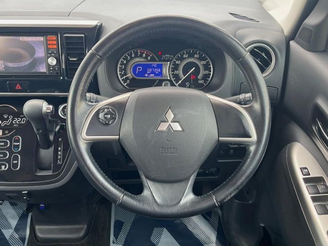 �y�����v�����X�e�A�����O�z�㎿�Ȋv���g�p���邱�ƂŁA��ɂ����������݂ƂĂ��^�]���₷���n���h���ł���