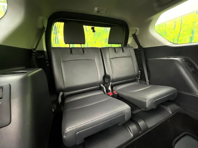 3列目シートはもちろん状態良好☆大人でもゆったりと座って頂けますので、大人数でのお出かけもラクラクです♪ご家族で、気の知れた仲間で、ドライブに行くのが楽しみですね♪