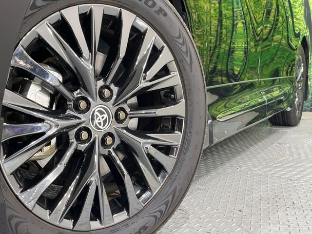 【純正アルミホイール】外観にマッチした純正アルミホイールを装着しております。各種社外アルミホイールや、スタッドレスタイヤも取扱いしております。是非ご相談ください♪