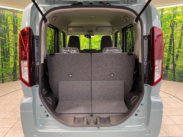 ���i�̂���������ʋ΁A���}���ɏ\���ȉ׎��X�y�[�X���m�ۂ��Ă���܂��B�Z�J���h�V�[�g��|���ƁA�傫�ȉו��̐ύڂ��\�ł���