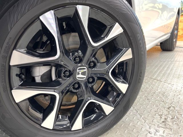 �y����18�C���`�A���~�z�C�[���z�O�ςɃ}�b�`���������A���~�z�C�[���𑕒����Ă���܂��B�e��ЊO�A���~�z�C�[����A�X�^�b�h���X�^�C�����戵�����Ă���܂��B���񂲑��k����������