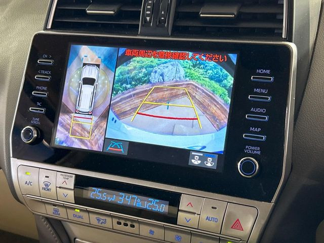 【パノラミックビューモニター】専用のカメラにより、上から見下ろしたような視点で360度クルマの周囲を確認することができます☆死角部分も確認しやすく、狭い場所での切り返しや駐車もスムーズに行えます。