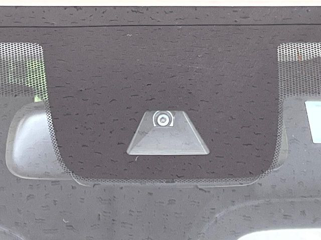 �y�z���_�Z���V���O�z���s���ɑO���̎ԗ�����F�����A�Փ˂������Ȏ��͌x��ƃu���[�L�ŏՓˉ���Ɣ�Q�y�����A�V�X�g�B�����S�Ƀh���C�u�����y���݂��������܂��B