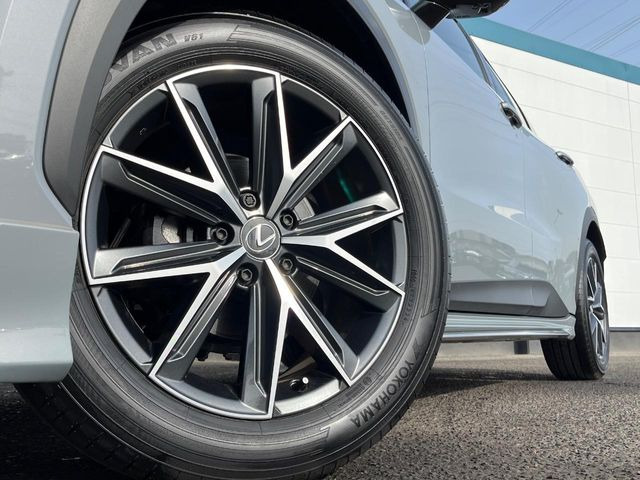 �y����18�C���`�A���~�z�C�[���z�O�ςɃ}�b�`���������A���~�z�C�[���𑕒����Ă���܂��B�e��ЊO�A���~�z�C�[����A�X�^�b�h���X�^�C�����戵�����Ă���܂��B���񂲑��k����������