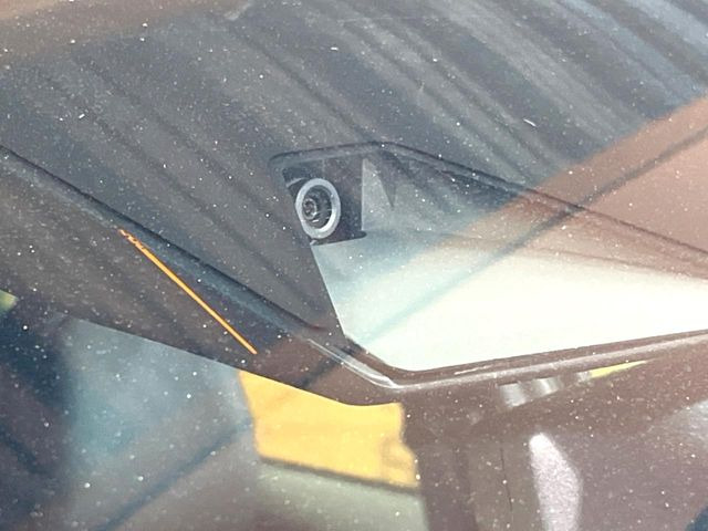 【アイサイトX】衝突被害軽減ブレーキはもちろん、『渋滞時ハンズオフアシスト』や『渋滞時発進アシスト』『カーブ前速度制御』等、従来よりも幅広いシーンで安全走行をサポートしてくれます。