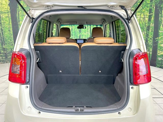 ���i�̂���������ʋ΁A���}���ɏ\���ȉ׎��X�y�[�X���m�ۂ��Ă���܂��B�Z�J���h�V�[�g��|���ƁA�傫�ȉו��̐ύڂ��\�ł���