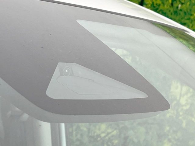 �y�z���_�Z���V���O�z���s���ɑO���̎ԗ�����F�����A�Փ˂������Ȏ��͌x��ƃu���[�L�ŏՓˉ���Ɣ�Q�y�����A�V�X�g�B�����S�Ƀh���C�u�����y���݂��������܂��B