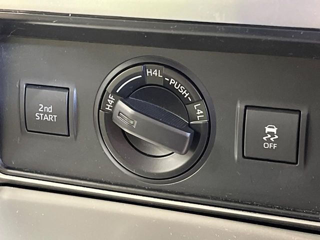 4WDのお車ですので、雪道でも安心です♪降雪地地域にお住まいの方以外にも、ウィンタースポーツが趣味の方や降雪地域へ帰省される機会がある方にもおすすめ!