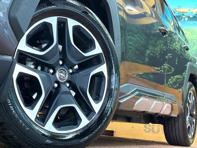 【純正18インチアルミホイール】外観にマッチした純正アルミホイールを装着しております。各種社外アルミホイールや、スタッドレスタイヤも取扱いしております。是非ご相談ください♪