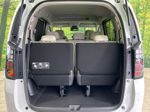 ���i�̂���������ʋ΁A���}���ɏ\���ȉ׎��X�y�[�X���m�ۂ��Ă���܂��B�Z�J���h�V�[�g��|���ƁA�傫�ȉו��̐ύڂ��\�ł���