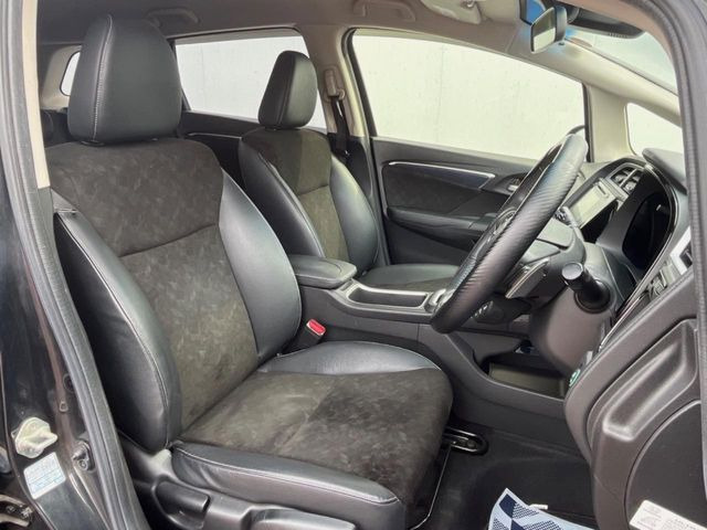 �y�n�[�t���U�[�V�[�g�z�������ƍ���S�n�𗼗������l�C�̃V�[�g���w�ʁE���ʂ̃t�@�u���b�N�f�ނ́A�ʋC���̗ǂ��⊊��ɂ����ɗD��Ă��܂��B�C���╞���ɍ��E���ꂸ���K�ɂ���肢�������܂��B