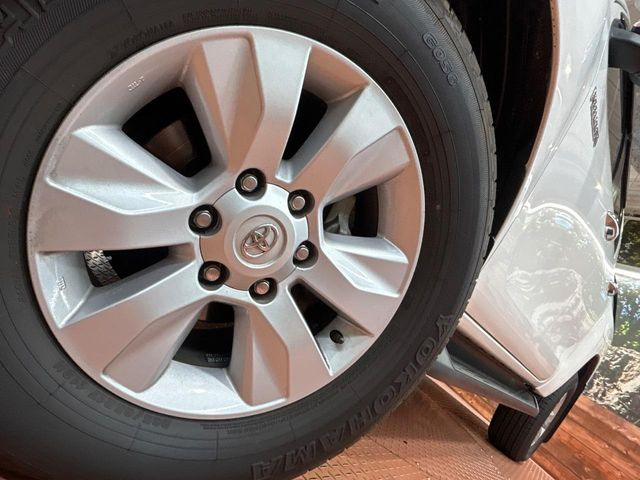 �y����17�C���`�A���~�z�C�[���z�O�ςɃ}�b�`���������A���~�z�C�[���𑕒����Ă���܂��B�e��ЊO�A���~�z�C�[����A�X�^�b�h���X�^�C�����戵�����Ă���܂��B���񂲑��k����������