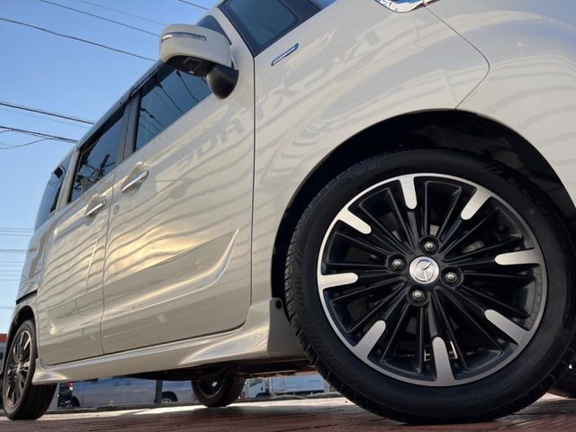 �y����15�C���`�A���~�z�C�[���z�O�ςɃ}�b�`���������A���~�z�C�[���𑕒����Ă���܂��B�e��ЊO�A���~�z�C�[����A�X�^�b�h���X�^�C�����戵�����Ă���܂��B���񂲑��k����������