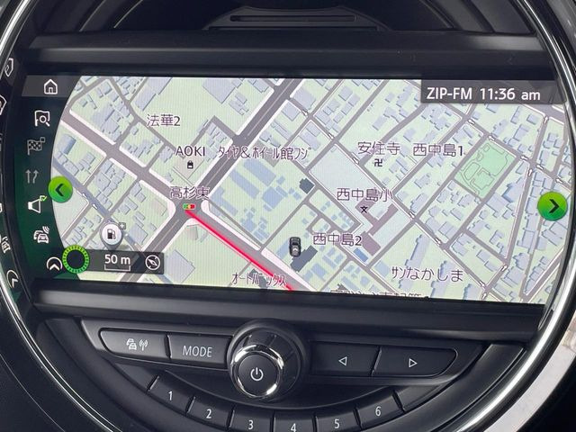 �������i�r:��̊��̂���i�r�́A����������ԓ������o���Ă���܂��BBluetooth�Đ��ȂǃI�[�f�B�I�@�\���[�����Ă���܂��̂ŁA�^�]�����y���߂܂���