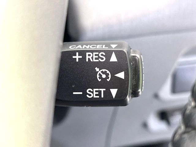 【クルーズコントロール】高速道路もラクラク走行。アクセルを離しても一定速度で走行ができ、長距離運転時の負担を軽減!加速・減速も簡単なスイッチ操作で調整できます。