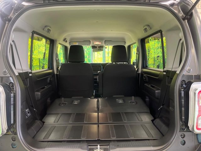 ���i�̂���������ʋ΁A���}���ɏ\���ȉ׎��X�y�[�X���m�ۂ��Ă���܂��B�Z�J���h�V�[�g��|���ƁA�傫�ȉו��̐ύڂ��\�ł���